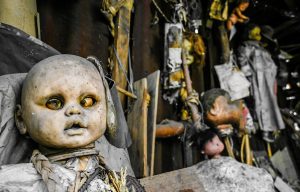 creepiest-urban-legends-doll-head-on-the-island-of-the-dolls-long-main