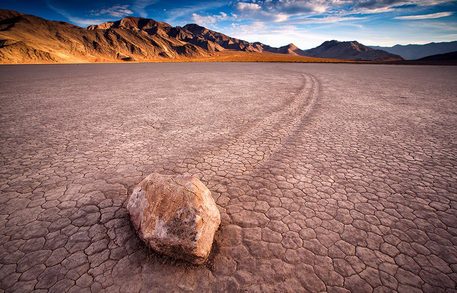 Sailing-Stones-of-Death-Valley-main